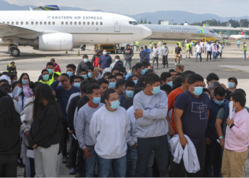 El 44 por ciento de los migrantes deportados hacia Sonora vivió más de 10 años en EU