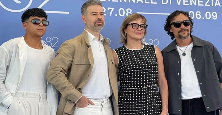 ‘En el camino’ de David Pablos, recibe emotivas ovaciones en Venecia