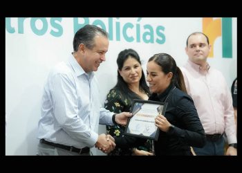 Reciben reconocimiento 10 elementos de la Policía Municipal de Hermosillo