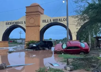 Represo se Desborda en Villa Hidalgo, Sonora por Fuertes Lluvias; Una Familia fue Desalojada