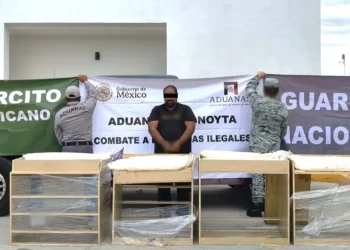 Detienen en Sonora a estadounidense con 80 kilos de droga en muebles