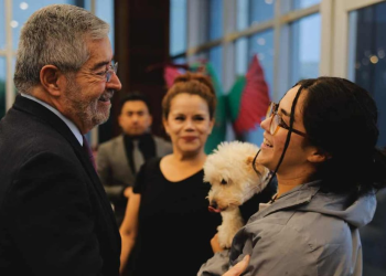 Llegan a México los seis mexicanos detenidos en Israel; los recibe Juan Ramón de la Fuente