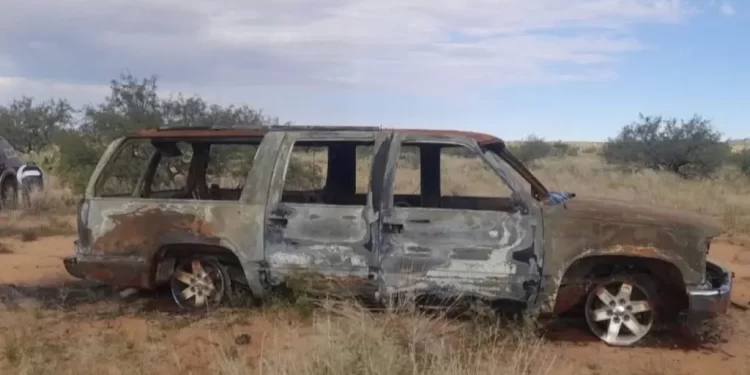 Colectivo Localiza Auto Incendiado, Ropa Táctica y Casquillos en El Sásabe