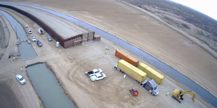 Cruces ilegales entre EEUU y México caen a su nivel más bajo en más de medio siglo