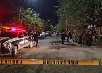 Colectivo Localiza Auto Incendiado, Ropa Táctica y Casquillos en El Sásabe