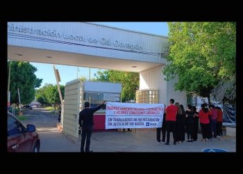 Empleados del SAT Sonora exigen con manifestación mejores salarios y condiciones en los centros de trabajo