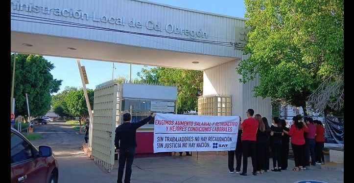 Empleados del SAT Sonora exigen con manifestación mejores salarios y condiciones en los centros de trabajo