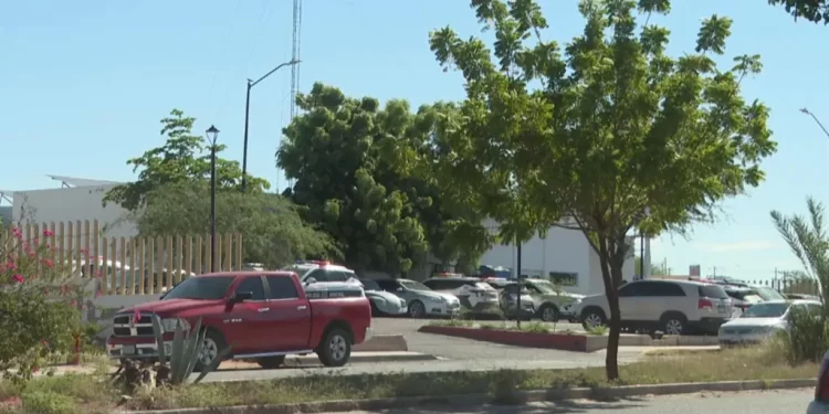 Sujeto Detenido por Golpear a un Joven Frente a Comandancia de Policía Municipal en Hermosillo