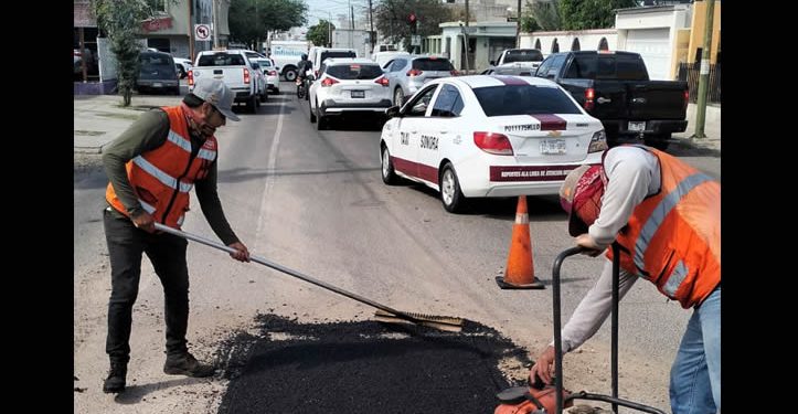 Refuerza Gobierno de Hermosillo labores de bacheo en distintas colonias