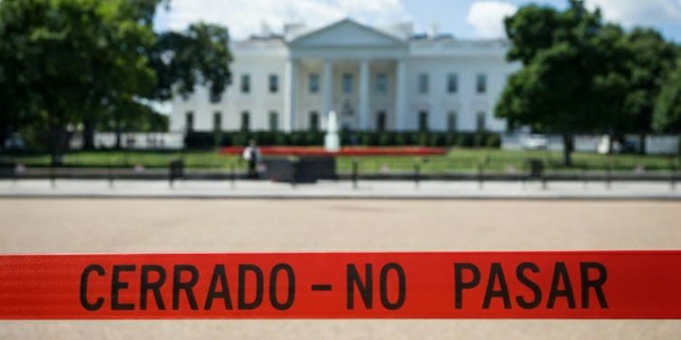 Cierre del gobierno de EE.UU. impacta a 750 mil empleados federales: Esquivel