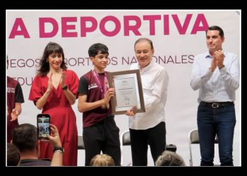 Premia Durazo con becas a medallistas de los Juegos Deportivos Nacionales de Educación Básica