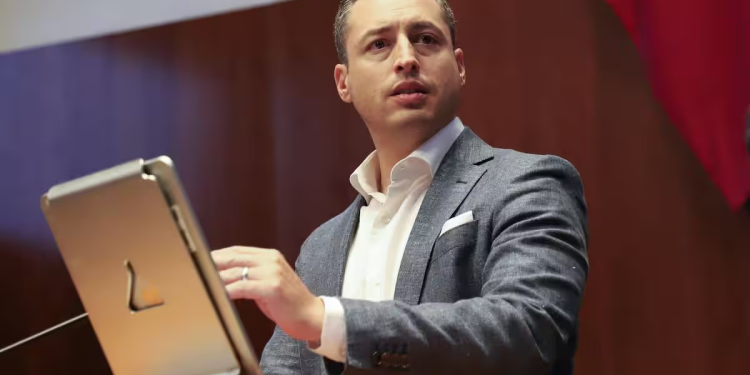 Encuesta coloca a Colosio Riojas como favorito en Sonora; podría ganar con MC y Morena