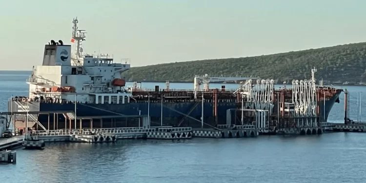 Incautan buquetanque en Guaymas