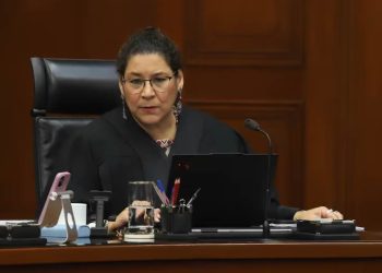 A Lenia Batres no le caben los asesores: pide más espacio en la Corte… y desata polémica