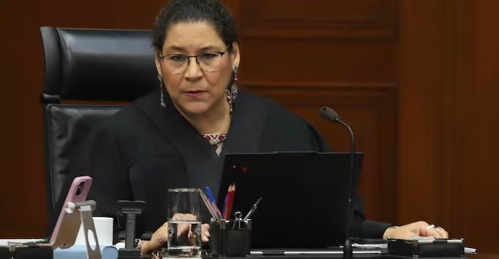 A Lenia Batres no le caben los asesores: pide más espacio en la Corte… y desata polémica
