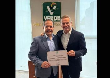 Oficial, El Maloro Acosta se integra al PVEM