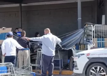 Muere Adulto Mayor mientras Trabajaba Cuidando Autos en Estacionamiento de Súper en Hermosillo