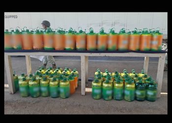 Decomisa más de mil litros de metanfetamina oculta en bidones de limpiador en Sonora