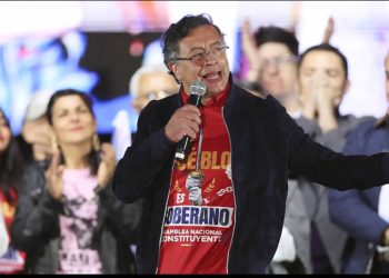 Miles marchan en Bogotá en apoyo a Petro frente a Trump