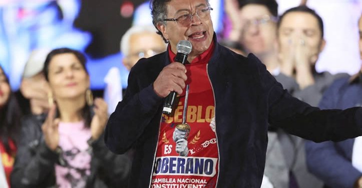 Miles marchan en Bogotá en apoyo a Petro frente a Trump