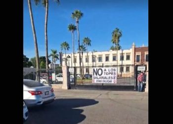 Negativa de rectora para dialogar y resolver problemas molesta a docentes y cierran acceso vehicular y las oficinas de RH