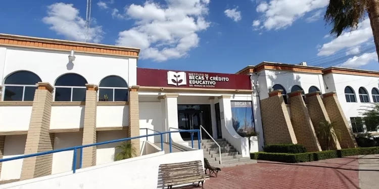 Llaman a denunciar coyotaje en programa estatal de becas en Sonora