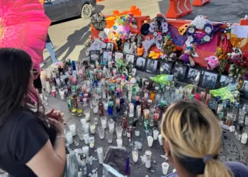 Exigen justicia familiares de víctimas tras incendio de tienda en Sonora; temen que tragedia se repita