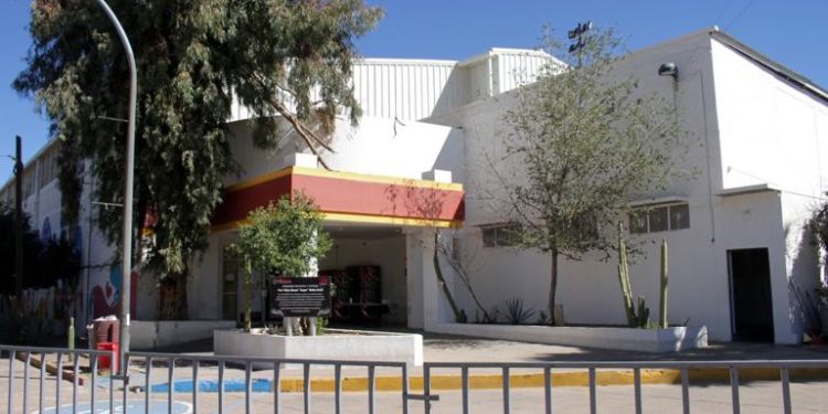 Anuncian desmantelamiento de albergues temporales en unidad deportiva de Nogales
