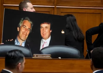 Nuevos mensajes de Epstein revelarían más vínculos con Trump