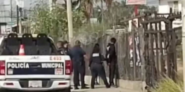 Detienen a Tres Sujetos Armados a Bordo de Vehículo con Reporte de Robo en Hermosillo