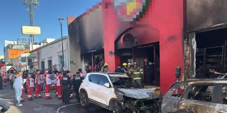 Explosión en tienda Waldos de Hermosillo deja varios muertos