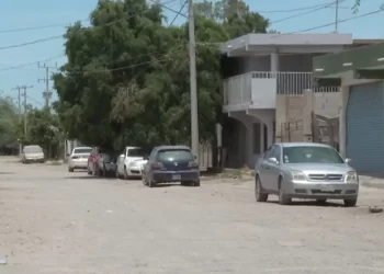 Madre y Padrastro Detenidos por Amenazar a Sus Hijos con Arma Blanca en la Costa de Hermosillo