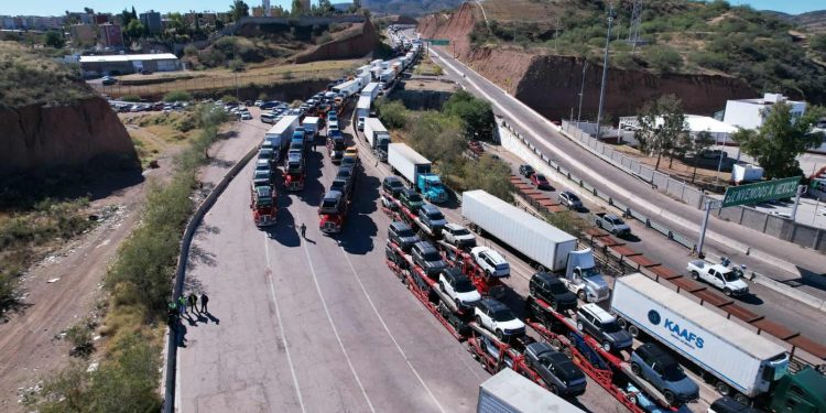 Sonora: Bloqueo de productores impide paso diario de tres mil camiones con mercancías de exportación