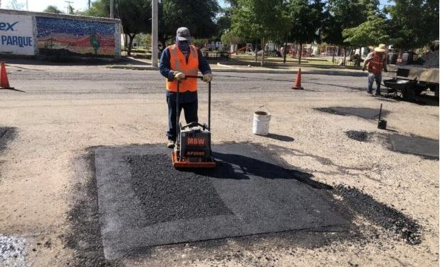 Continúa Gobierno Municipal jornadas de bacheo para dar  mantenimiento a calles de la ciudad