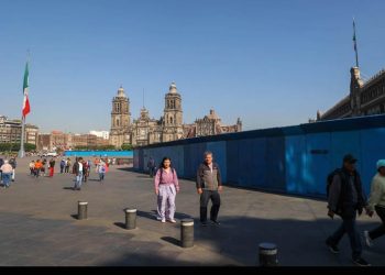 Blindan Palacio ante marcha feminista: refuerzan vallas con bloques de concreto