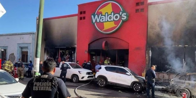 Sheinbaum lamenta muertes por incendio en Waldo’s de Hermosillo; gobierno federal está apoyando, dice