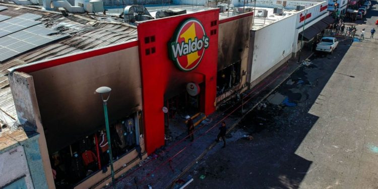 Muere don Mario, hombre de 81 años tras incendio en Waldo’s de Hermosillo, sube a 24 cifra de muertos