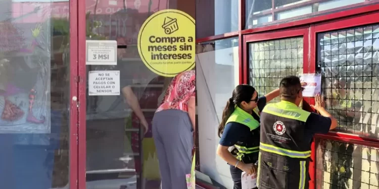 Observan a Persona Dentro de Tienda de Conveniencia a Pesar de su Clausura en Todo Sonora