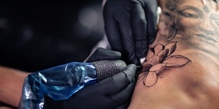 Un estudio descubre efectos perjudiciales de los tatuajes en el sistema inmunitario