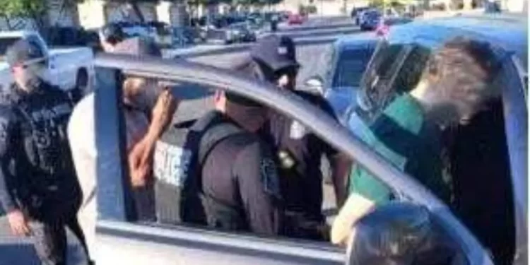 Capturan a traficantes de personas en el desierto de Arizona