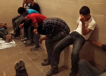 Trump empleará ‘call center’ para acelerar detención de menores migrantes