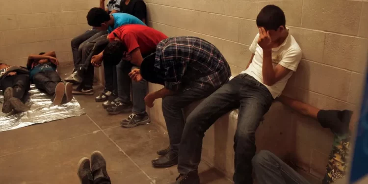 Trump empleará ‘call center’ para acelerar detención de menores migrantes