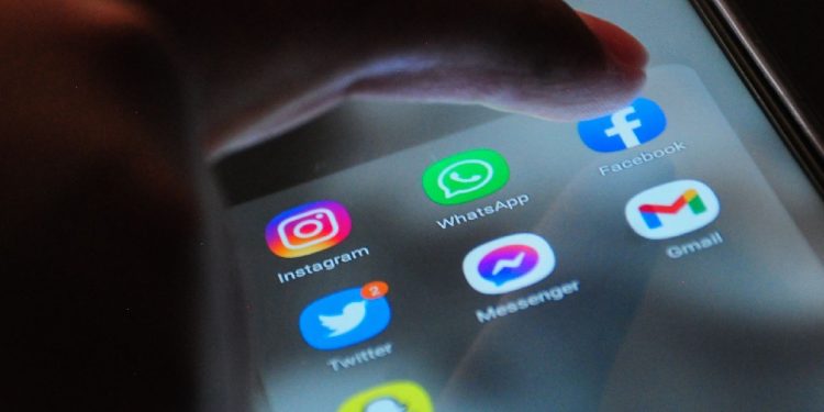 Ceci Flores denuncia hackeo del Facebook de Madres Buscadoras de Sonora