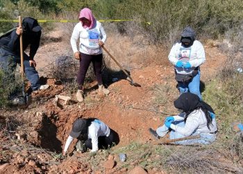 Colectivo de buscadoras encuentran cuatro fosas clandestinas con restos humanos en Hermosillo