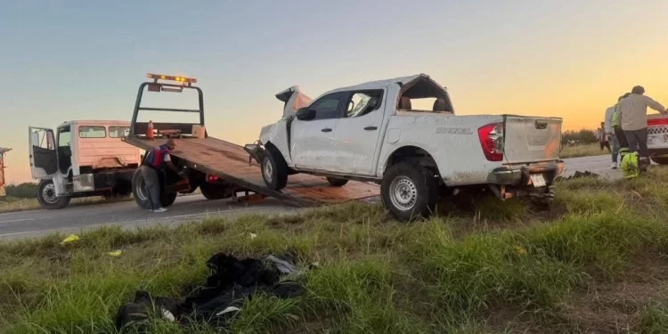 Volcadura de camioneta deja nueve heridos