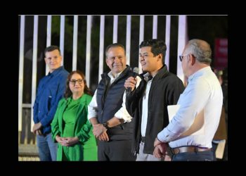 Beneficia Toño Astiazarán a estudiantes del Cobach Norte con tramo iluminado de Camina Segura