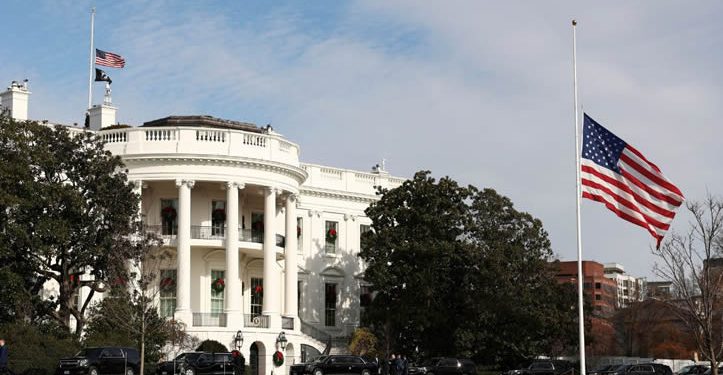 EE.UU. propone revisar historial de redes sociales de 5 años a turistas de 42 países