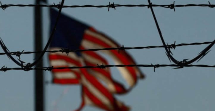 EE.UU. triplica a 3,000 dólares la ayuda para los inmigrantes que se “autodeporten”