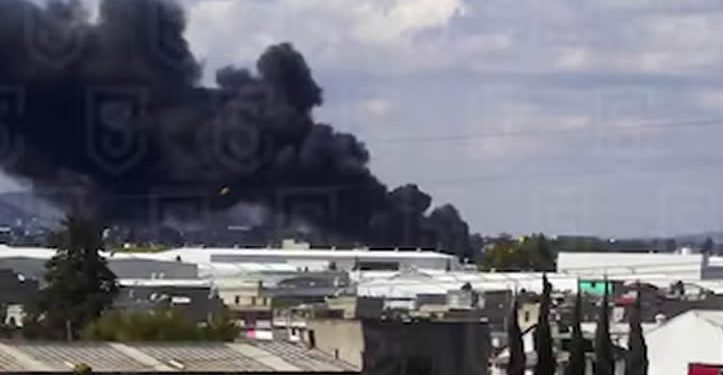 Diez muertos, el saldo tras caída de jet privado ejecutivo cerca del aeropuerto de Toluca