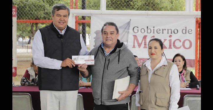 Inicia entrega de tarjetas de la Pensión Bienestar a las personas de 65 años y más registradas en agosto